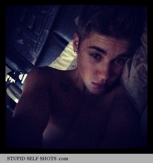 Justin Bieber lonely in bed, selfie