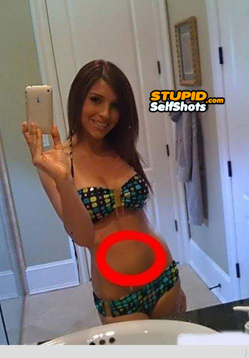 She has no belly button, bathroom mirror self shot fail