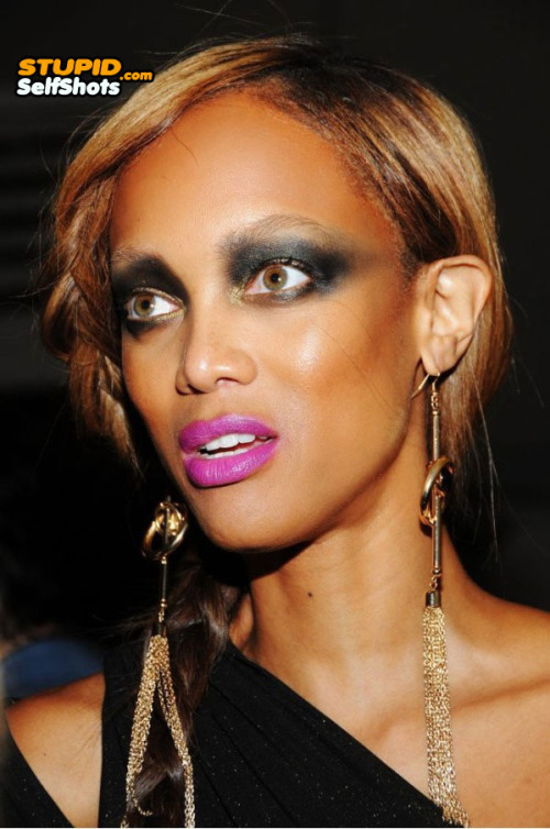 Tyra Banks, makeup self shot fail